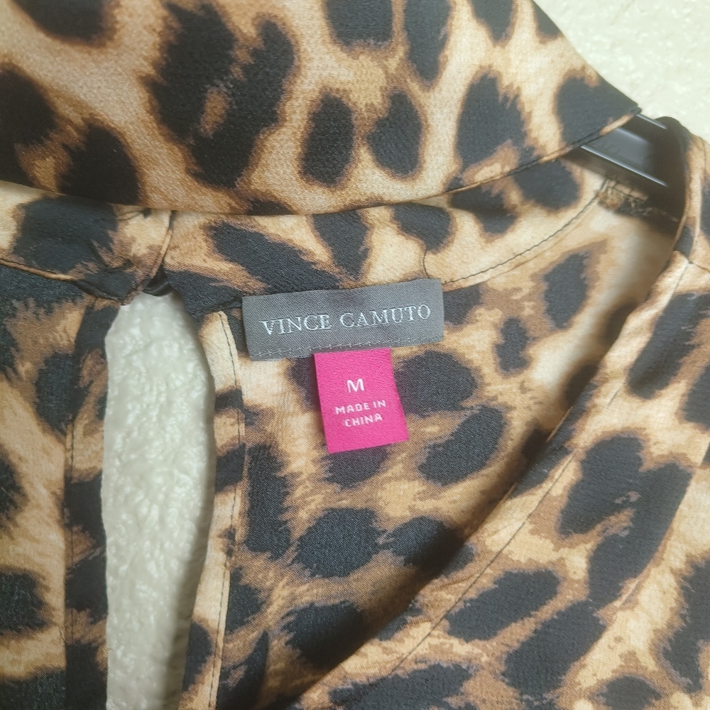 Vince Camuto Satin leopard print blouse Women's size M High neck Lightweight - Picture 14 of 16